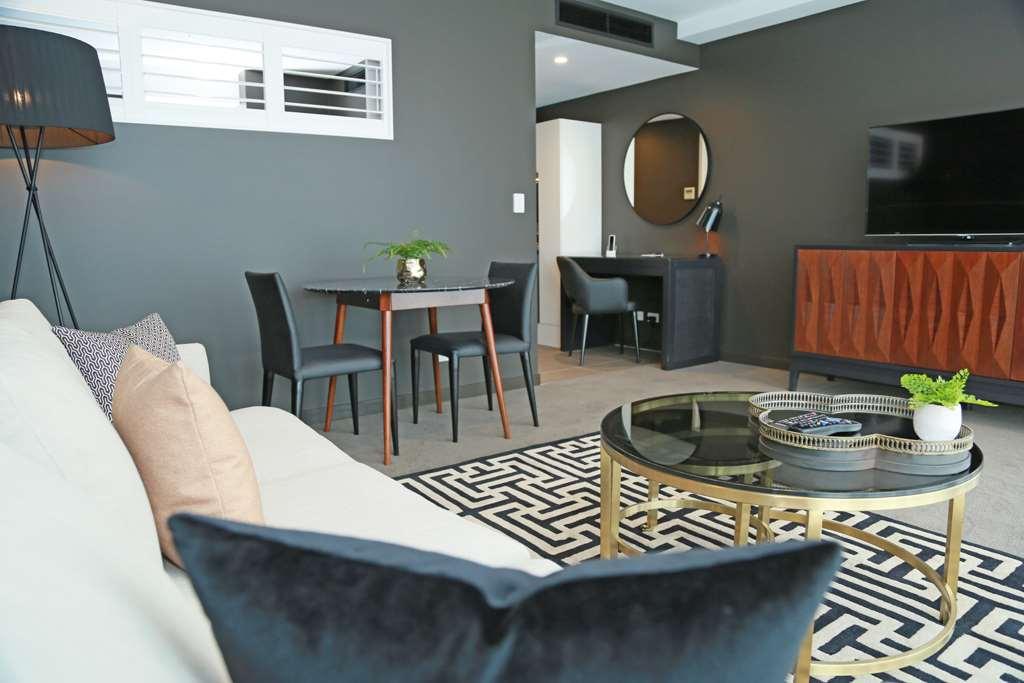 Alex Perry Hotel & Apartments Брисбен Номер фото