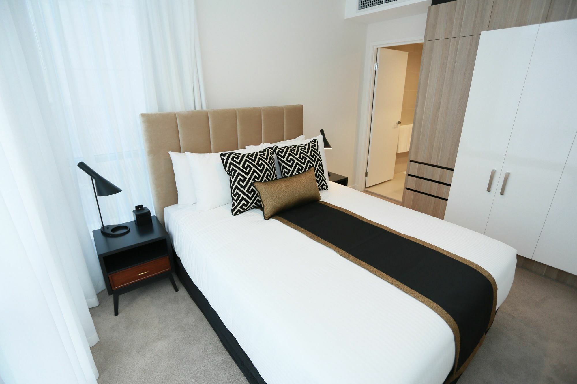 Alex Perry Hotel & Apartments Брисбен Экстерьер фото